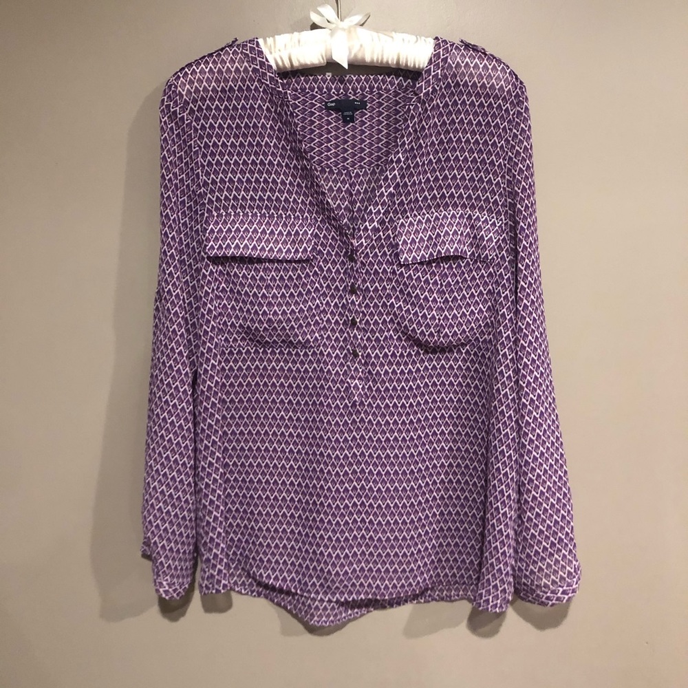 SALE 🎀 GAP graphic blouse sz M